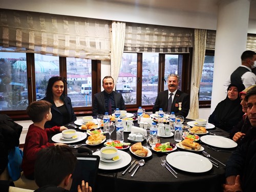 Sayın Kaymakamımız Doğan KEMELEK Şehit ve Gazi aileleri ile birlikte iftar yemeginde bir araya geldi